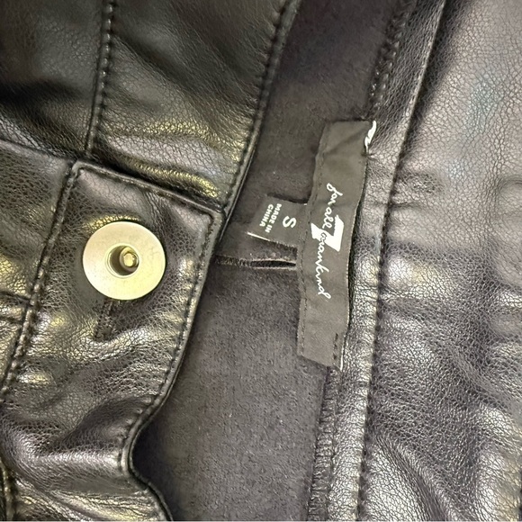 7 For All Mankind Faux Leather Cargo Pants – Size Small - Picture 5 of 8